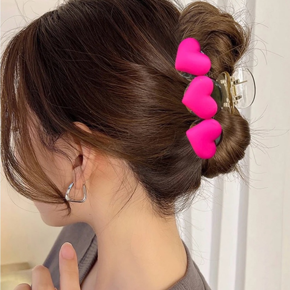 NWT Pink Heart Hair Clip string hold - Picture 1 of 11